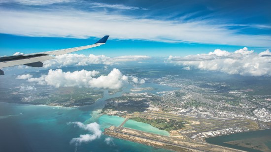 urgently-delivering-spare-parts-for-a-grounded-airliner-thumb